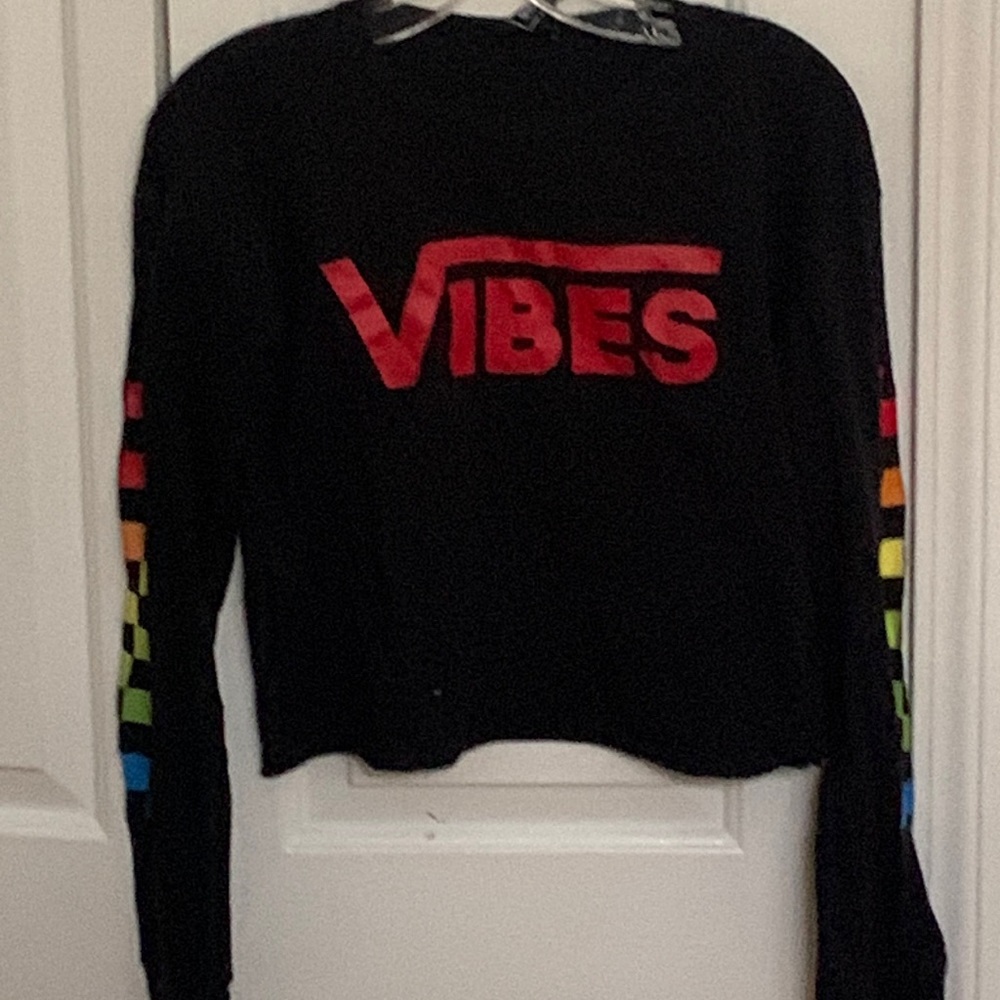 Women’s Riot queen ‘vibes’ long sleeve crop top